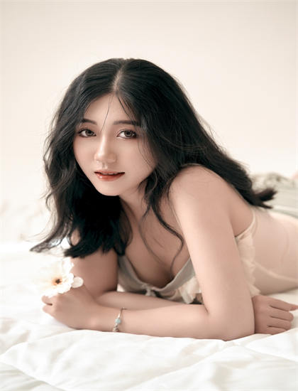 《坠机重生后我成了救世主》媒体评价：主流媒体观点与专业影评解读